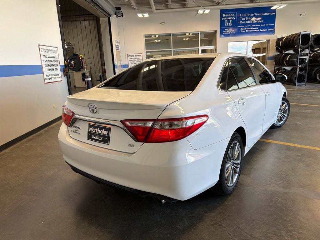 2016 Toyota Camry — detail view